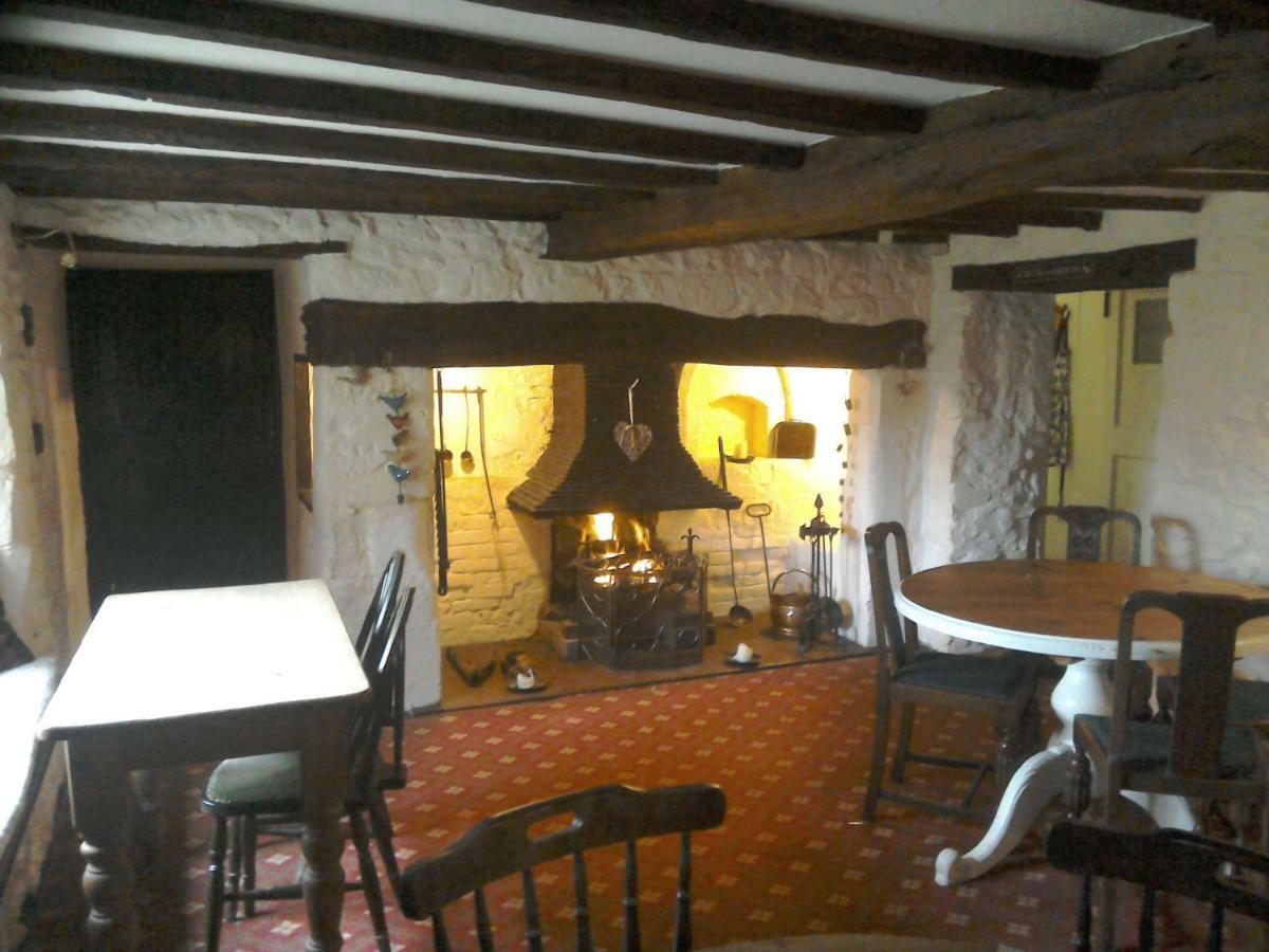 The Crown Inn Alvediston Экстерьер фото