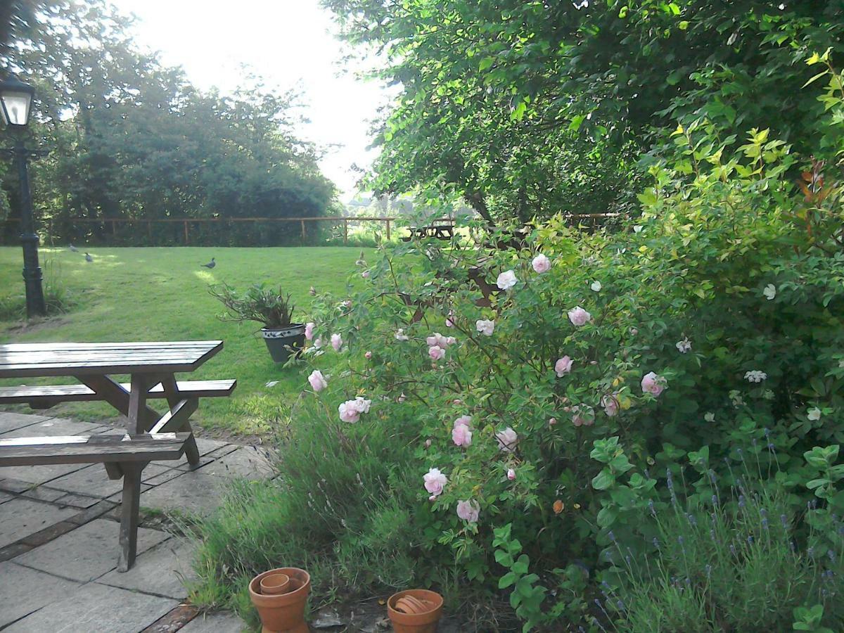 The Crown Inn Alvediston Экстерьер фото