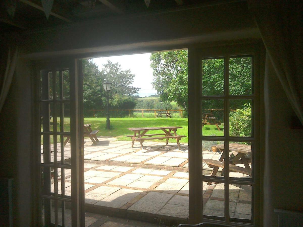 The Crown Inn Alvediston Экстерьер фото
