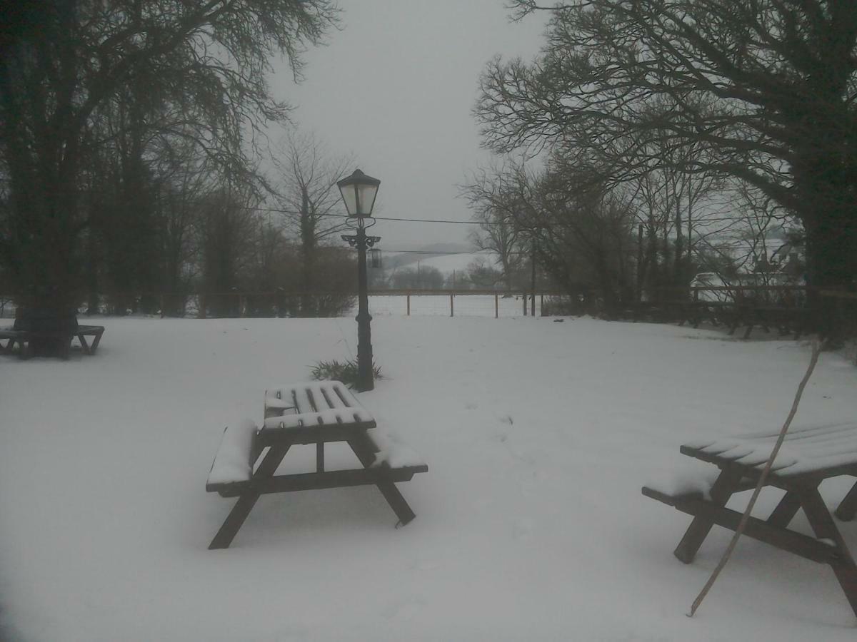 The Crown Inn Alvediston Экстерьер фото