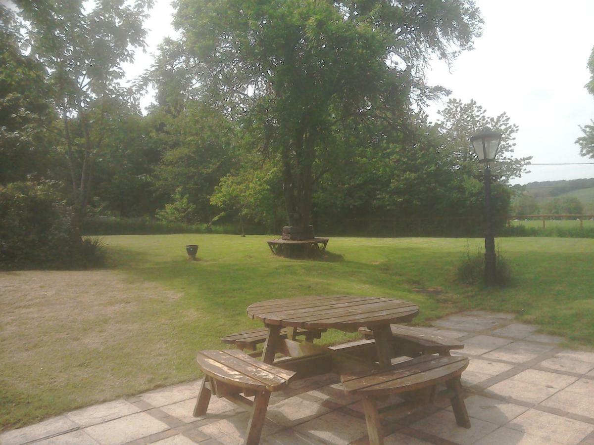 The Crown Inn Alvediston Экстерьер фото