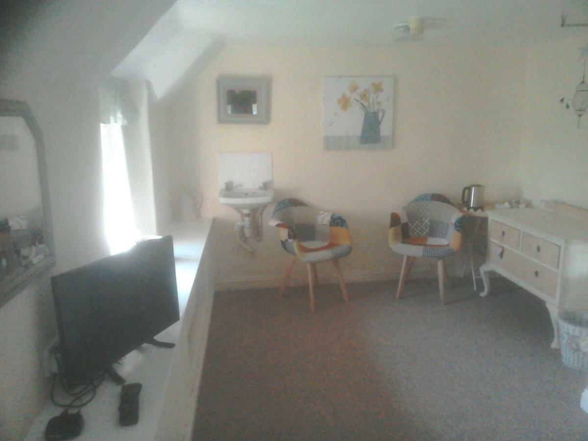 The Crown Inn Alvediston Экстерьер фото